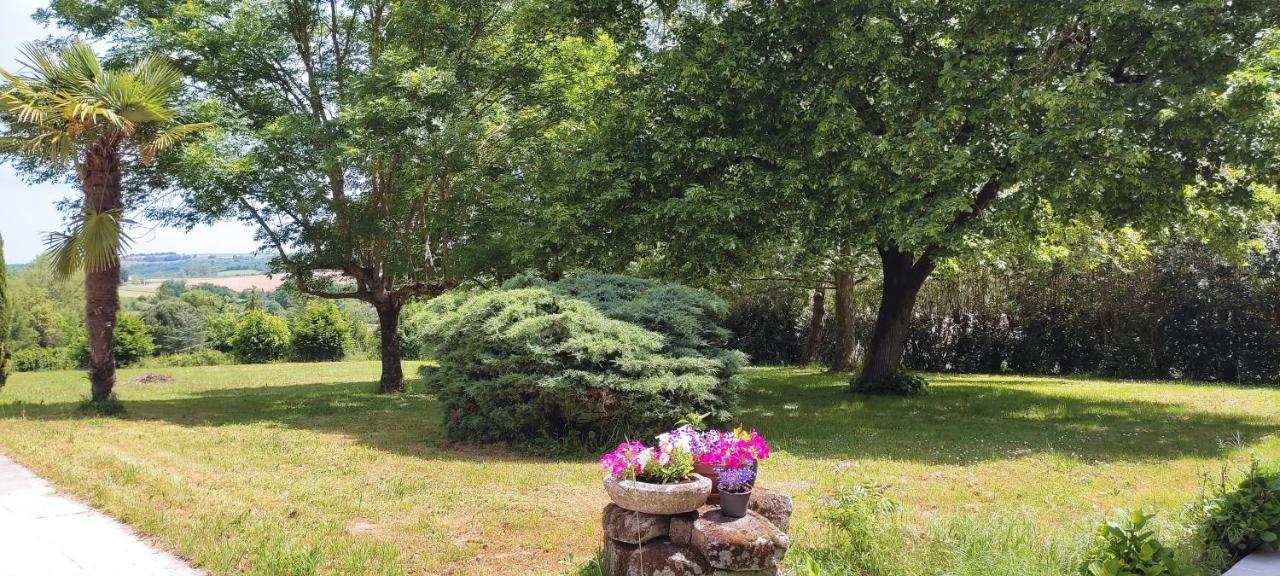 Domaine Les Garrigues Bed and Breakfast Puygaillard-de-Quercy Εξωτερικό φωτογραφία
