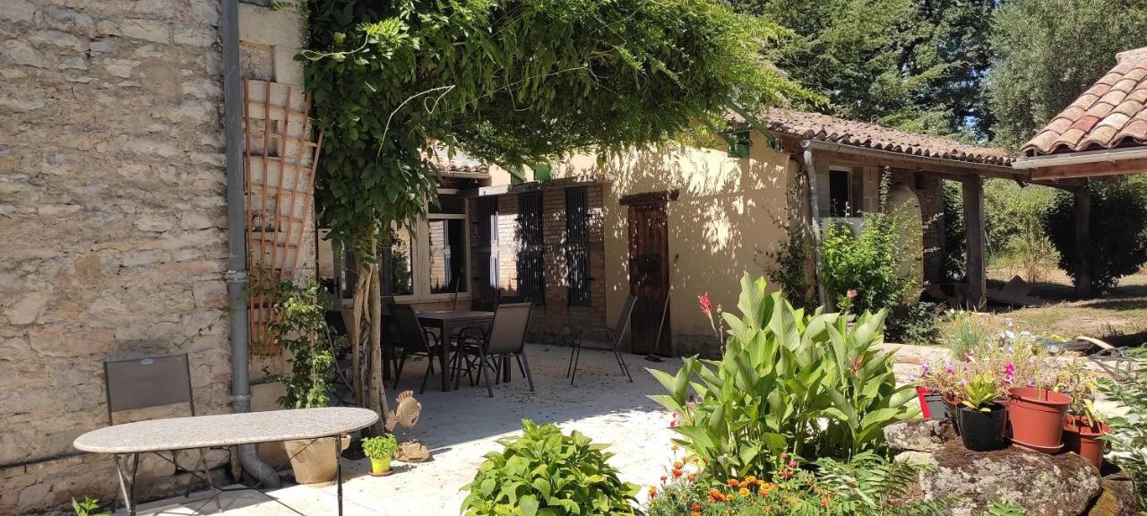 Domaine Les Garrigues Bed and Breakfast Puygaillard-de-Quercy Εξωτερικό φωτογραφία