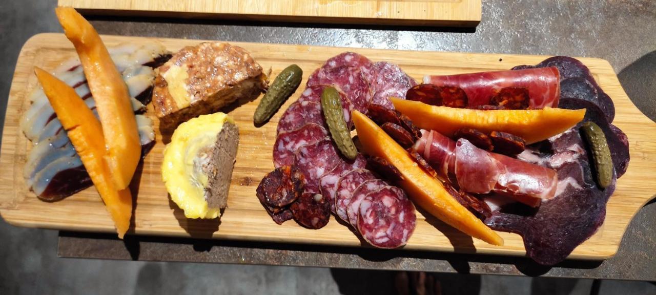 Domaine Les Garrigues Bed and Breakfast Puygaillard-de-Quercy Εξωτερικό φωτογραφία